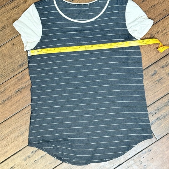 Lululemon Love crew Striped Gray and White Women's Top size 8 - Picture 2 of 5